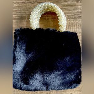 Black fur and pearl handle very pretty